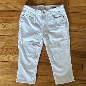 Judy Blue White Skinny Fit Capri stretchy capri jeans woman’s 7/28 white jeans